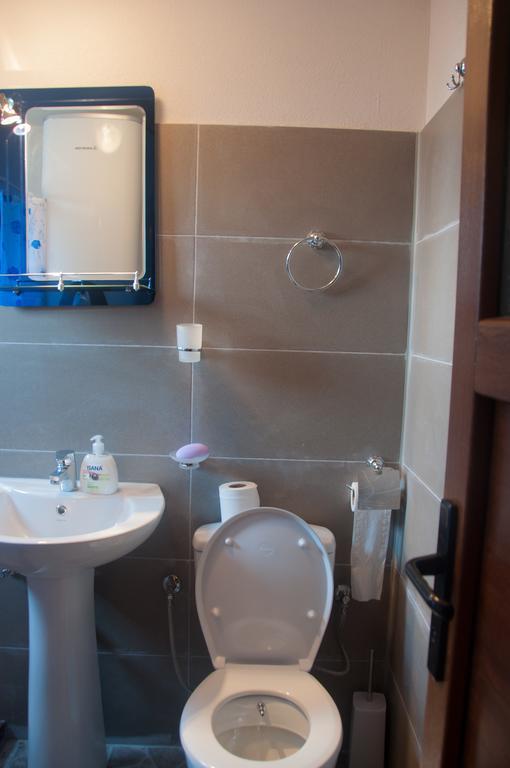 Aste Guesthouse Tropoje Zimmer foto